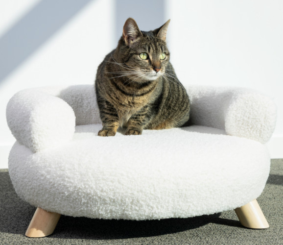 Sofa Deteno ligstoel rond voor hond en kat wit